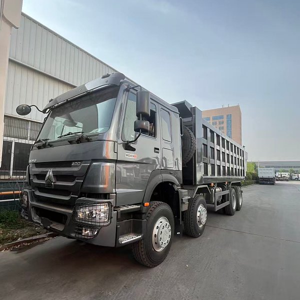 Camion-benne 8×4 (2)