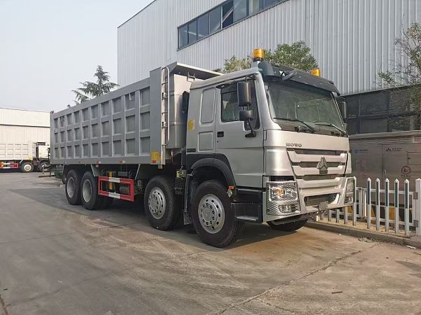 Camion benne 8×4