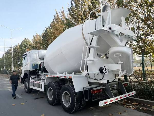 Camion malaxeur à béton