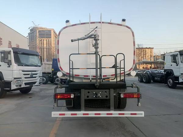 Camion-citerne de 20 m³