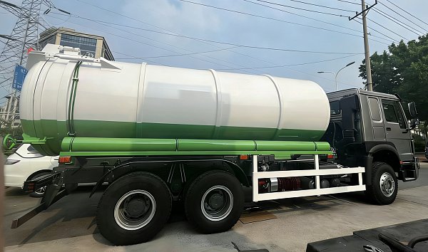 Camion-citerne à vide de 10 m³