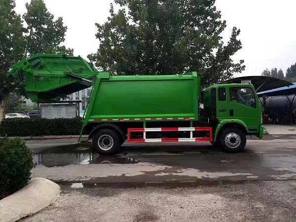Camion-poubelle 4×2 à compacteur