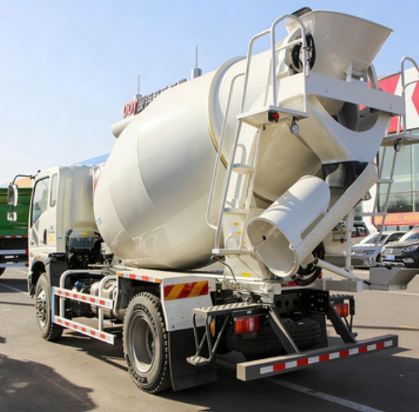 Camion-malaxeur léger