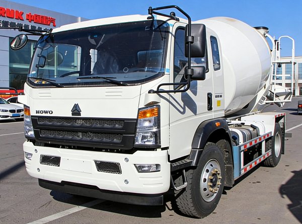 Camion malaxeur de béton léger