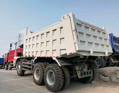Camion-benne minier de 120 tonnes (2)