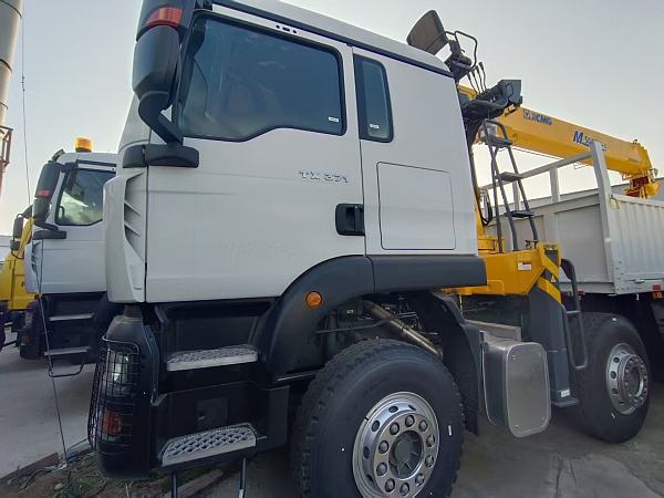 Camion-grue HOWO TX 8×4