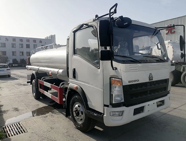 Camion d'arrosage