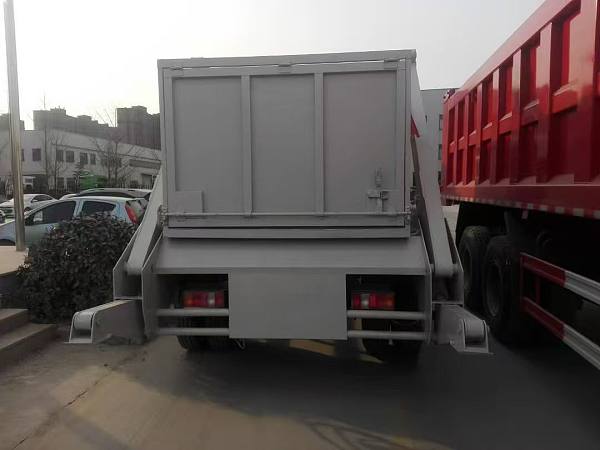 Benne basculante de 10 m³ avec bras