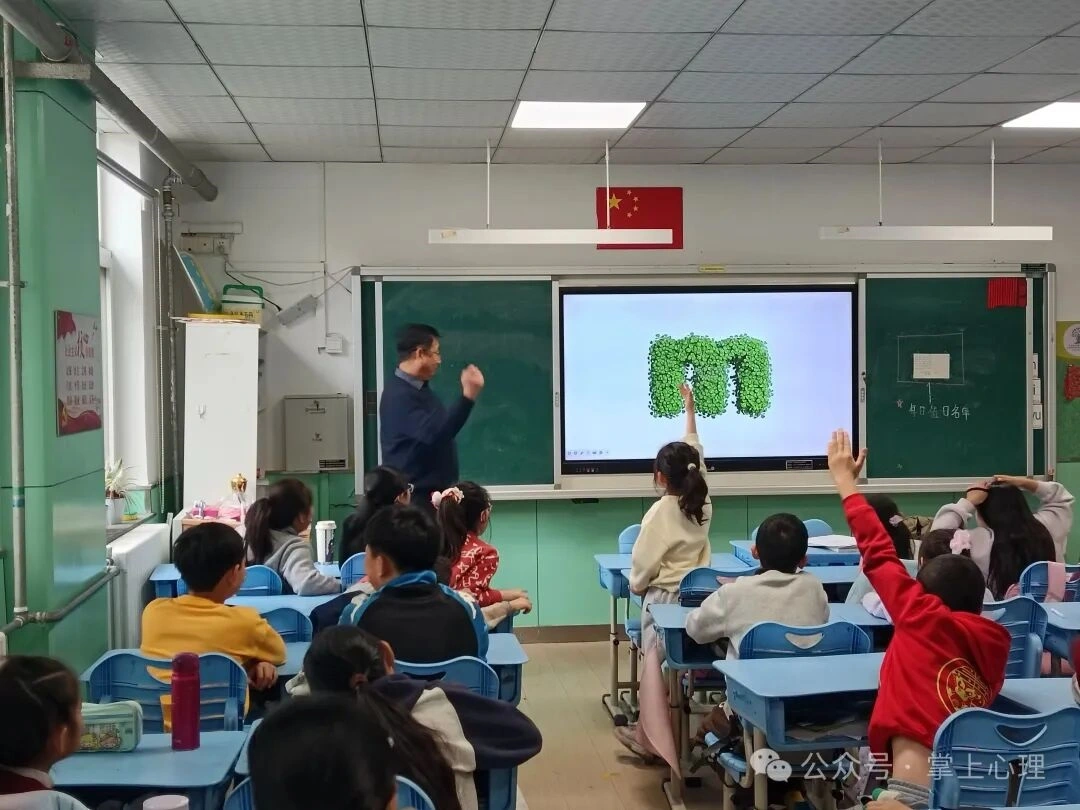 刘正成老师—《压力  情绪与调适》来到青岛沧口学校