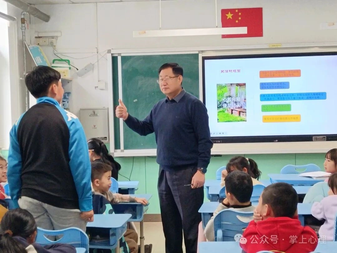 刘老师近期在青岛大学双语实验学校、青岛普新小学、书院路小学开展《同窗携手伴我行—共建合谐同学关系》主题讲座