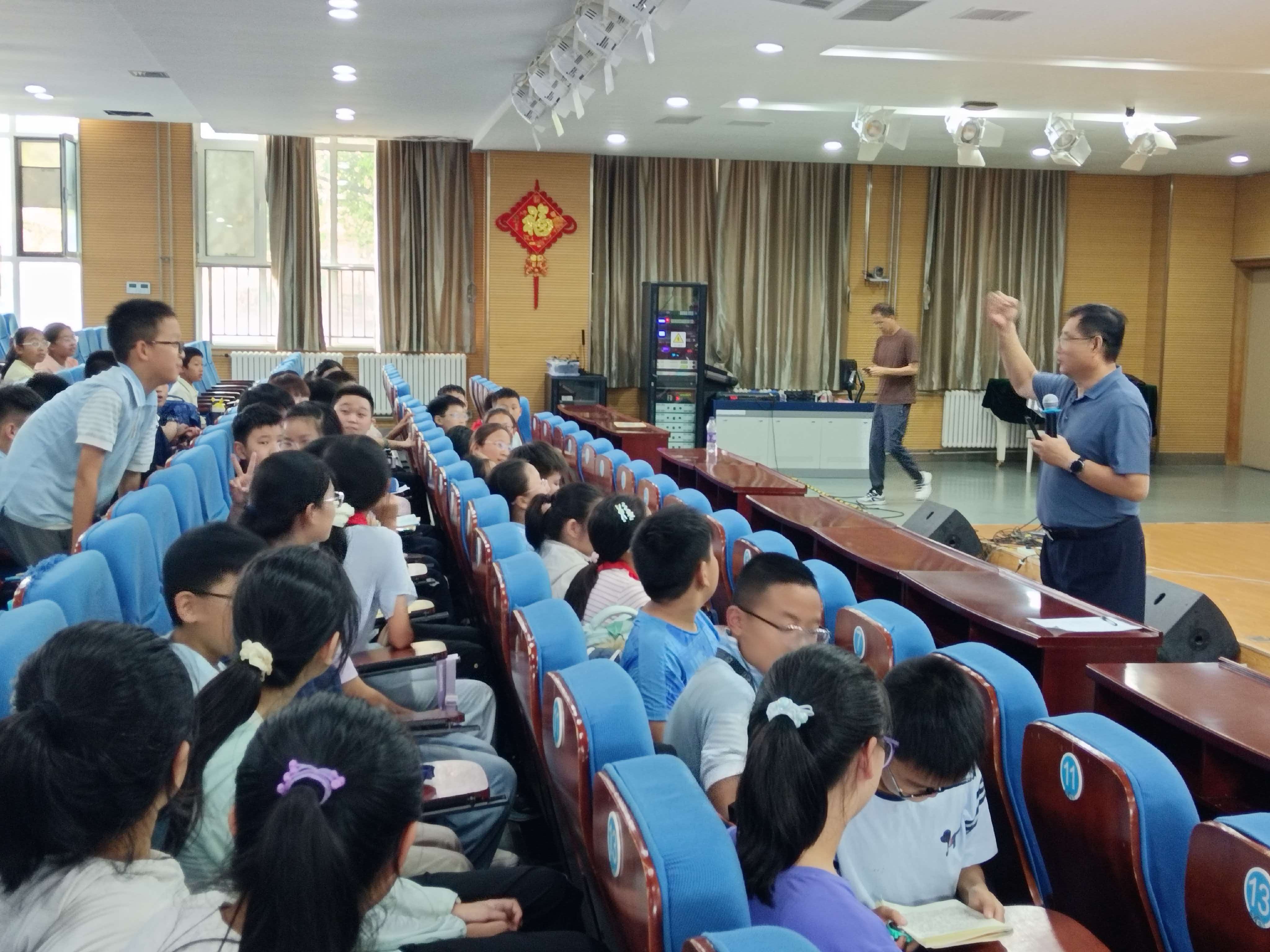 刘老师为宾川路小学6年级学生作心理辅导讲座 刘老师为宾川路小学6年级学生作心理辅导讲座