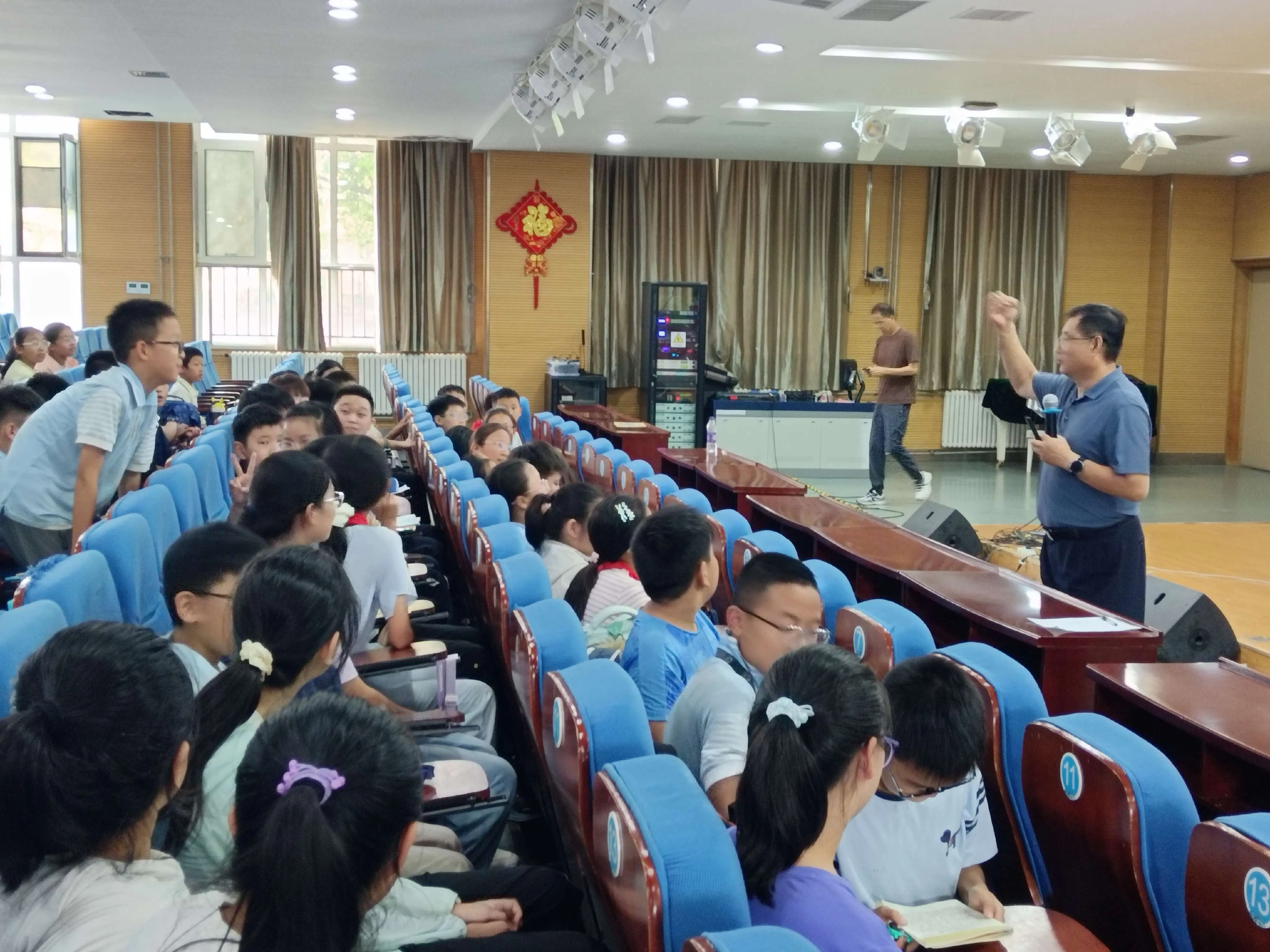 刘老师为宾川路小学6年级学生作心理辅导讲座