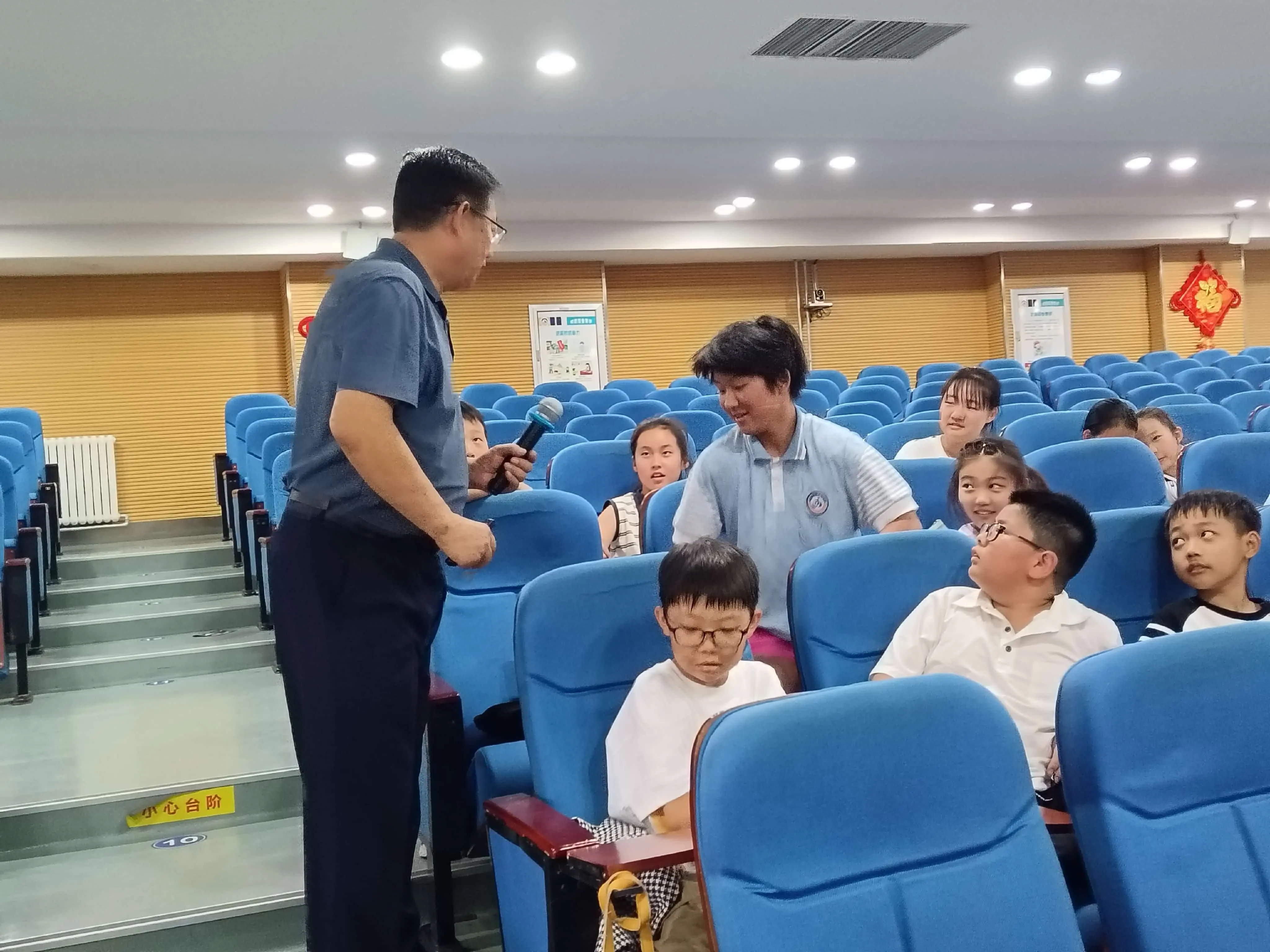 刘老师为宾川路小学6年级学生作心理辅导讲座