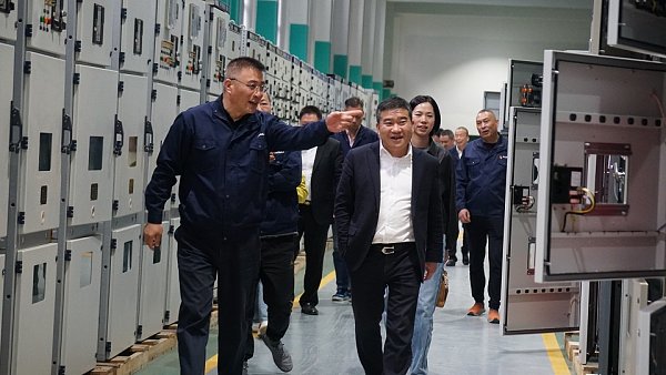 乐清市翁垟街道党工委书记黄向永一行莅临雷诺尔参观指导