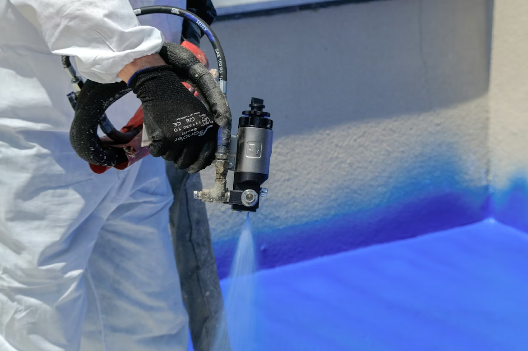 Powerful Cleaning. Precise Spray.
