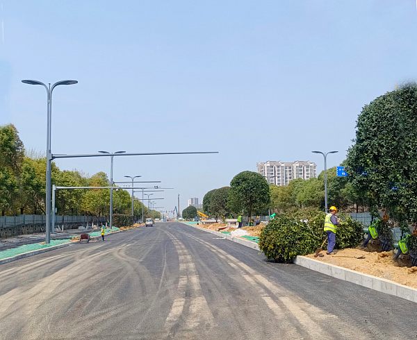 Fournir un éclairage adaptatif qui améliore la visibilité et le confort, en soutenant des opérations urbaines plus intelligentes.