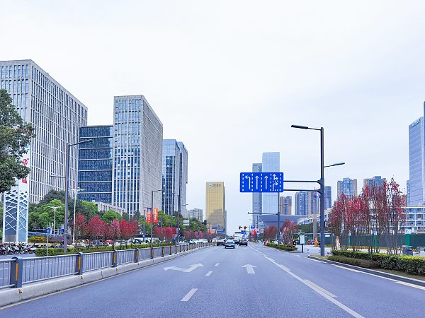 Fournir un éclairage uniforme, avec contrôle de l'éblouissement, qui améliore la visibilité et renforce la sécurité.