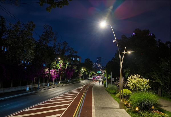 وفّر مساحات معيشة آمنة ومريحة بإضاءة سلسة ومتجانسة.