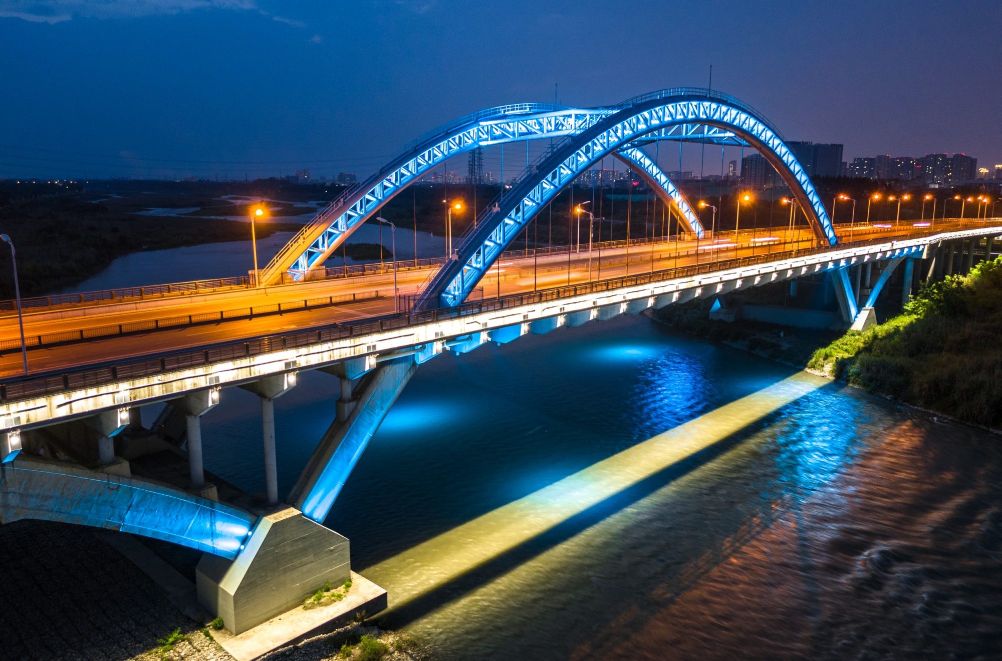 تحسين السلامة وإنشاء معالم للمدينة.