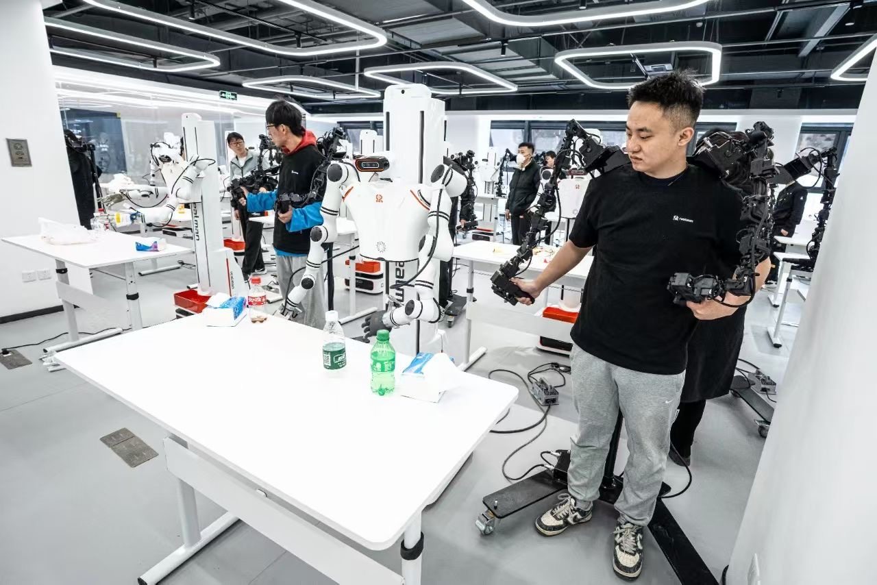 用于上半身人形机器人的谐波系统